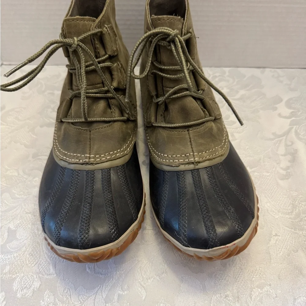 Sorel Out N‎ About Leather Casual Duck Boot Sage Black  Women’s 10 Waterproof